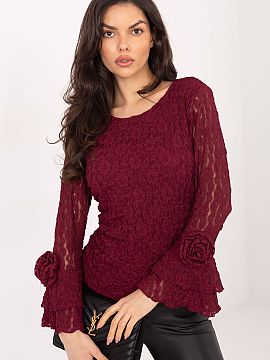 blúzka Italy Moda  Elegantná koronková blúzka je štýlovým návrhom, ktorý sa skvele hodí na špeciálne príležitosti, ale aj do každodenných štýl