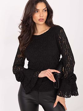 blúzka Italy Moda  Elegantná krajková blúzka je štýlovým návrhom, ktorý sa skvele hodí na špeciálne príležitosti, ako aj do každodenných outfito