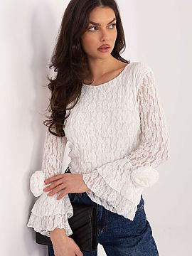blúzka Italy Moda  Elegantná koronková blúzka je štýlovým návrhom, ktorý sa skvele hodí nielen na špeciálne príležitosti, ale aj do každodenných