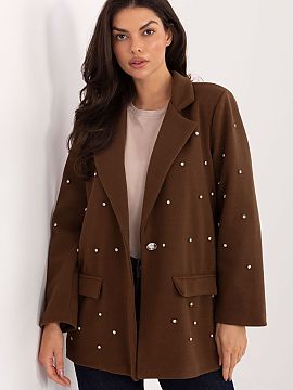 Blejzer Italy Moda  Elegantný damský sako s elegánnym štýlom, navrhnutý pre návštevy a spoločenské udalosti. Model sa vyznačuje výnimočným zdoben�