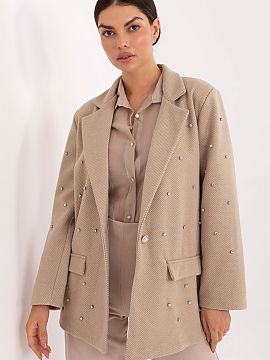 Blejzer Italy Moda  Elegantný dámsky žaket so štýlovým vzhľadom, vytvorený s ohľadom na návštevné príležitosti a večerné štýlové outfity. Ten