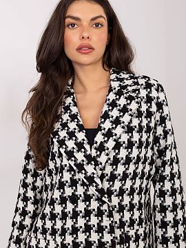 Blejzer Lakerta  Táto štýlová dámska sako kombinuje klasiku s pohodlným každodenným nosením. Pepitový vzor jej dodáva nadčasový charakter a casu