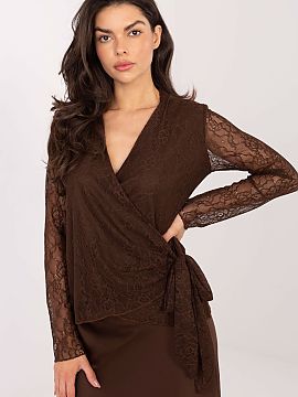 blúzka Italy Moda  Štýlová, elegantná blúzka vyrobená z jemnej čipky je skvelou ponukou pre ženy, ktoré ocenia eleganciu a jemnú výraznosť. Model m