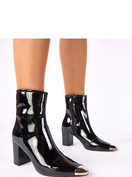 Topánky na podpätku Solea  Čierne lakované topánky s zlatým noskom Marilyn od značky Gemre sú spojením elegancie, pohodlia a najnovších módnych trendov. Vyn