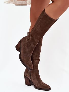 Čižmy na vysokom opätku Step in style  Dámske kozačky vyrobené z prírodného zamatového materiálu, s podpätkom vo forme stĺpika, sú spojením elegancie a pohodlia. Sú za