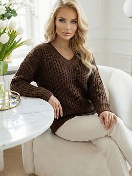 sweter Numoco  Tento svetr v hlbokom čokoládovom odtieni je presne ten typ veci, ktorý si raz oblečiete a zrazu zistíte, že po ňom najčastejšie si