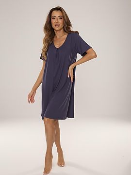 Nočná košeľa De Lafense  Nočná košeľa s krátkym rukávom v odtieni sivej je ideálne spojenie pohodlia a jemnej ženskosti. Ušitá z mäkkej, dýchať viskózo