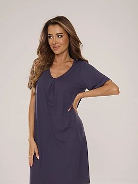 Nočná košeľa De Lafense  Nočná košeľa s krátkym rukávom v odtieni sivej je ideálne spojenie pohodlia a jemnej ženskosti. Ušitá z mäkkej, dýchať viskózo