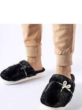 Papuče Solea  Šitie papuče boli starostlivo vyrobené, čo sa prejavuje ich pevnosťou a odolnosťou voči poškodeniu. Model na zasúvanie umožňuje r