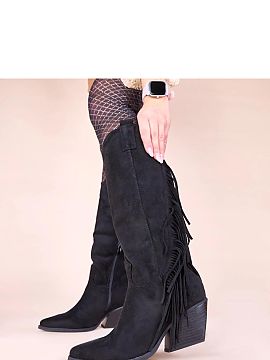 Čižmy na vysokom opätku Solea  Objavte neuveriteľné čierne kaubojské čižmy zdobené franžúzmi Misa od renomovanej značky Gemre. Tieto jedinečné čižmy na podp�