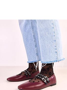 Baleríny Solea  Bordové baleríny s obdĺžnikovým noskom a sponami Alfira značky Gemre sú ponukou pre ženy, ktoré ocenia pohodlie, eleganciu a nadča