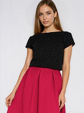 blúzka Nife  Štýlová blúzka s priliehavým strihom fit, ktorá efektne zdôrazňuje postavu. Vyrobená z mäkkej pleteniny zdobenej lesklými striebo