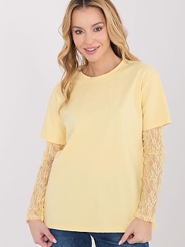 blúzka Italy Moda  Každodenná dámska blúzka s casualovým charakterom kombinuje jednoduchosť s jemným, ženským akcentom. Vyrobena z vysokokvalitnej zme