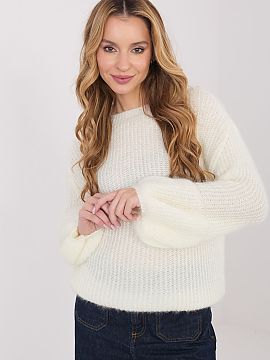 sweter Italy Moda  Dámsky sveter s casual charakterom, ideálny pre každodenné štýly a prácu. Model je vyrobený z mäkkej a príjemnej zmesi akrylu, moh