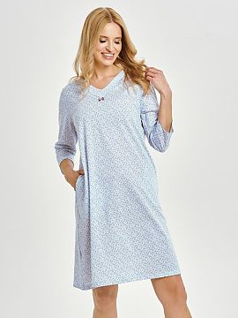 Nočná košeľa Taro  Nočná košeľa vyrobená z mäkkého, príjemného na dotyk bavlny, ktorá zabezpečuje pohodlie a voľnosť počas spánku. Model s tromi