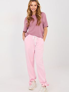 Tepláky Italy Moda  Pohodlné športové nohavice typu joggery sú skvelou voľbou pre denné outfit v štýle casual. Skvelo sa hodia ako na bežné dni, tak a