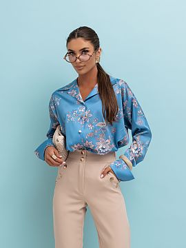 Tričko s dlhým rukávom LaBalancia  Predstavujeme vám saténovú košeľu MADDIE v neobvyklom vzore Indigo flowers, ideálnu na každú príležitosť. Táto elegantná koše�