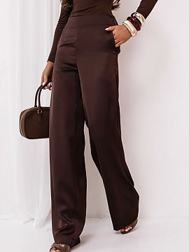 Dámske nohavice LaBalancia  Predstavujeme vám saténové nohavice DIVA v hnedom odtieni, ideálne na vytvorenie elegantných štýlov na každú príležitosť. Vyrobe