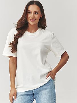 Tričko Makadamia  Klasické dámske tričko je ten diel šatníka, okrem džínsov, ktorý milujeme najviac. Hladká faktúra robí tričká univerzálne a tv