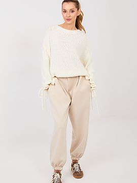 Tepláky Italy Moda  Každodenné tepláky typu joggery sú kombináciou pohodlia a štýlového vzhľadu, ideálne na každý deň a do práce v uvoľnenejšom 