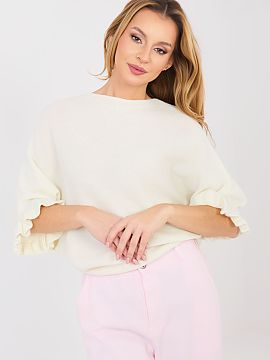 sweter Italy Moda  Štýlový dámsky sveter v casual prevedení, ideálny na každý deň aj do práce. Model s hladkým vzorom, ktorý perfektne zapadá do k