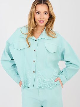Džínová bunda Rue Paris  Dámska jeansová bunda je nadčasovým kúskom šatníka, ideálnym pre každodenné casual outfity. Klasický, hladký strih robí z model