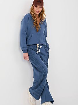 Tepláky Factory Price  Dámske široké nohavice typu wide leg sú spojením pohodlia a moderného, každodenného štýlu. Vyrobené z vysoko kvalitnej bavlny s p