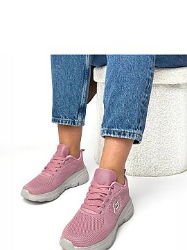 Športová obuv Solea  Topánky sú ideálnou kombináciou pohodlia a moderného štýlu. Vyrobené z vysoko kvalitného materiálu, zabezpečujú ľahkosť a dobr