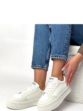 Športová obuv Solea  Športová obuv je praktická a moderná obuv ideálna na každý deň. Vyrobená z odolnej ekologickej kože, kombinuje estetický vzhľad 