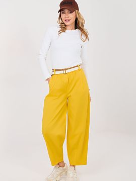 Dámske nohavice Italy Moda  Pohodlné a štýlové nohavice v štýle carrot, ideálne pre každodenné, neformálne štýly. Vyrobené z vysoko kvalitnej bavlny s prí
