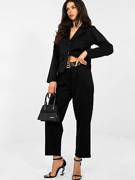 Tepláky Italy Moda  Moderné teplákové nohavice s elegantným charakterom, ktoré sa skvele hodia nielen na bežné nosenie, do práce, ale aj na špeciálne 