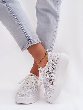 Trampki Step in style  Štýlové tenisky pre ženy s háčkovaným zvrškom sú originálnou ponukou na teplé dni. Ažúrová štruktúra im dodáva ľahkosť a 