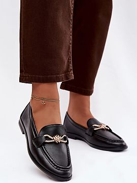 Loaferky Step in style  Klasické dámske loafersy vyrobené z ekokože sú univerzálnou ponukou pre každodenné a elegantné štýly. Jednoduchý, nadčasový st