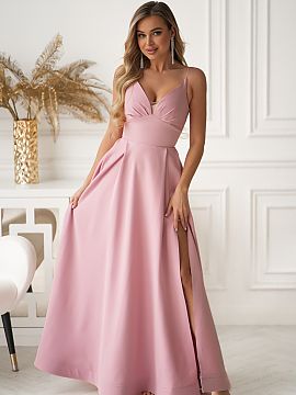 dlhé šaty Bicotone  Šaty s bálovým charakterom, vyrobené z mäkkého materiálu. Široká, elegantne padnúca spodná časť jej dodáva luxusný vzhľad, a