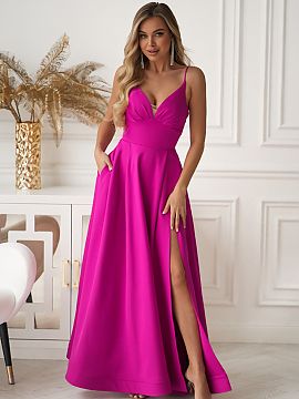 dlhé šaty Bicotone  Šaty s bálovým charakterom, vyrobené z mäkkého materiálu. Široký, elegantne padajúci spodok jej dodáva luxusný vzhľad, a skryt�