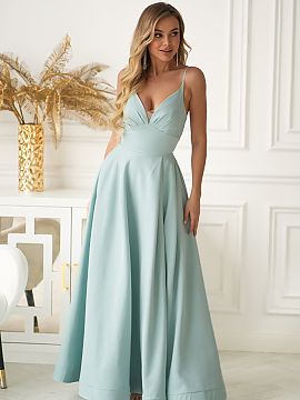 dlhé šaty Bicotone  Šaty s bálovým charakterom, vyrobené z mäkkého materiálu. Široká, elegantne padajúca spodná časť jej dodáva luxusný vzhľad a