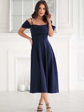 večerné šaty Bicotone  Elegantné midi šaty v tmavomodrej farbe. Zdrapovaný vrch s padajúcimi rukávmi a tenkými ramienkami zdôrazňuje ženský štýl, zatia