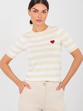 Sveter s krátkym rukávom Factory Price  Štýlový prúžkový dámsky sveter je ideálnou ponukou pre ženy, ktoré ocenia pohodlie a módnym, casual štýlom. Klasický vzor s pr