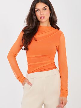 blúzka Italy Moda  Elegantná, priliehavá dámska blúzka je výnimočnou ponukou pre ženy, ktoré ocenia štýl a všestrannosť. Skvele sa hodí na spoloč