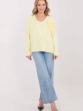 blúzka Factory Price  Každodenný casualový top, kombinujúci pohodlie s jemným ženským detailom. Vyrobený z mäkkej bavlny s prídavkom elastanu, poskytuje