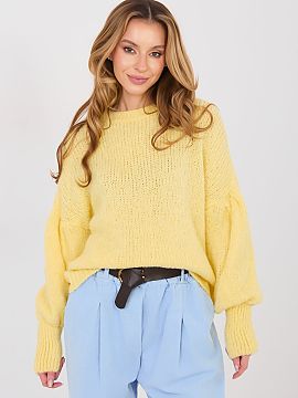 sweter Italy Moda  Štýlový dámsky sveter s casual charakterom, ktorý sa hodí tak do každodenného života, ako aj do práce. Model s štandardnou dĺžk