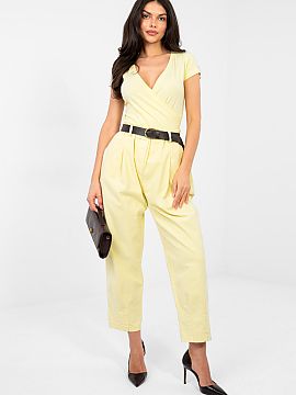 zamatové nohavice Italy Moda  Štýlové žínkové nohavice v štýle carrot sú skvelou ponukou na každý deň aj do práce. Ich neformálny charakter v kombinácii s 