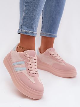 Športová obuv Step in style  Štýlové dámske tenisky z ekokože sú pohodlnou ponukou na každý deň. Model umiestnený na platforme jemne podčiarkuje postavu a zab