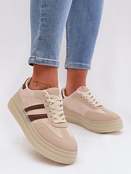 Športová obuv Step in style  Štýlové dámske tenisky z ekokože sú pohodlnou voľbou na každý deň. Model osadený na platforme jemne zdôrazňuje postavu a zabezp