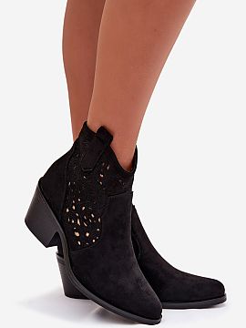 Topánky na opätku Step in style  Topánky značky S.Barski pre ženy inšpirované kovbojským štýlom sú efektným doplnkom jarných outfitov. Vyrobené z ekokože, pôso