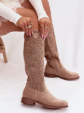 Čižmy s ažúrom Step in style  Ažúrové dámske čižmy v boho štýle sú výnimočnou ponukou pre ženy, ktoré oceňujú slobodu a módnym vzhľad. Jemné výstrihy n