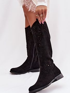 Čižmy s ažúrom Step in style  Ažurové dámske čižmy v boho štýle sú výnimočná ponuka pre ženy, ktoré si cenia slobodu a štýlový vzhľad. Jemné výrezy na 