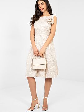 Spoločenské šaty Rue Paris  Elegantná návštevná šaty vytvorená s ohľadom na výnimočné príležitosti a štýlové výjazdy na večierok. Rozkvetlý strih krá