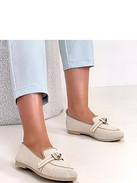 Baleríny Solea  Štýlové baleríny s efektným, ozdobným viazaním sú skvelou ponukou pre ženy, ktoré oceniajú ľahkosť a nadčasovú eleganciu. Vyr