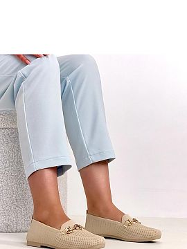 Mokasíny Solea  Štýlové mokasíny s ??zlatou ozdobou na prednej časti sú skvelou kombináciou pohodlia a jemnej elegancie. Vyrobené z vysokej kvality 